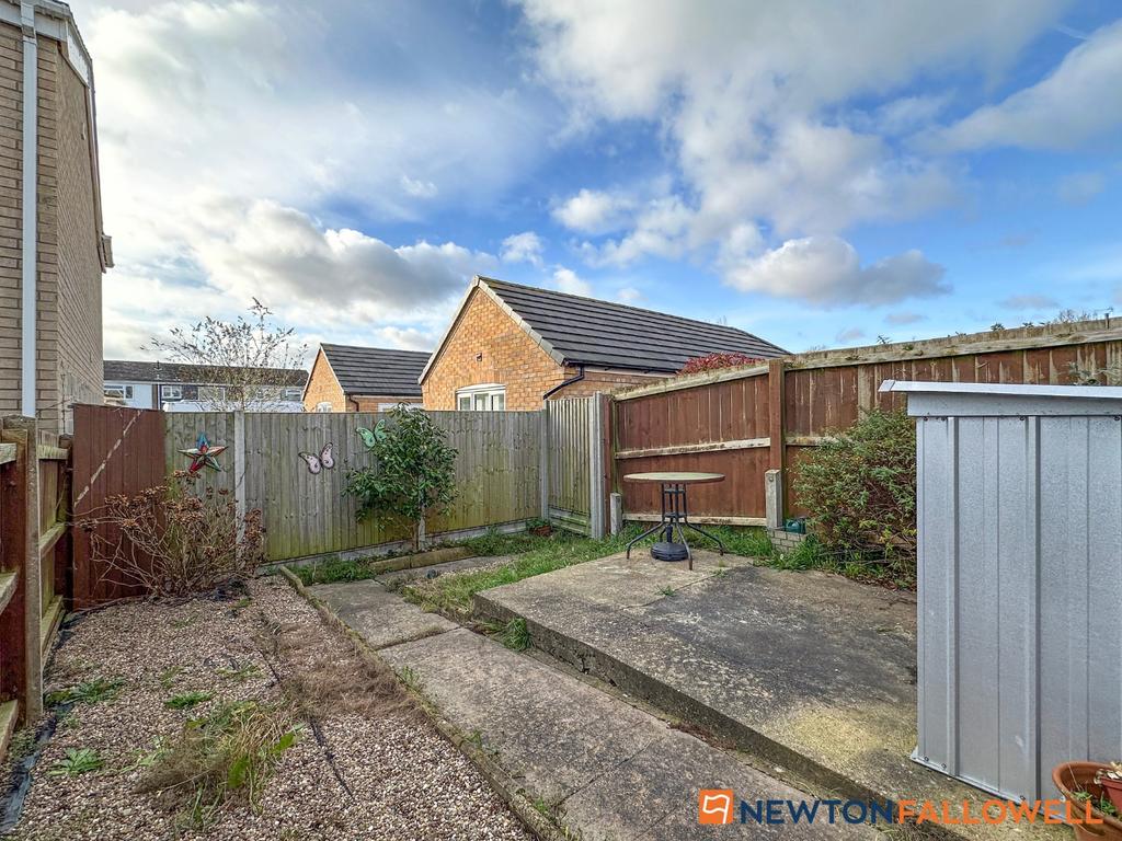 Wolfit Avenue, Balderton NG24 3 bed semidetached house £180,000