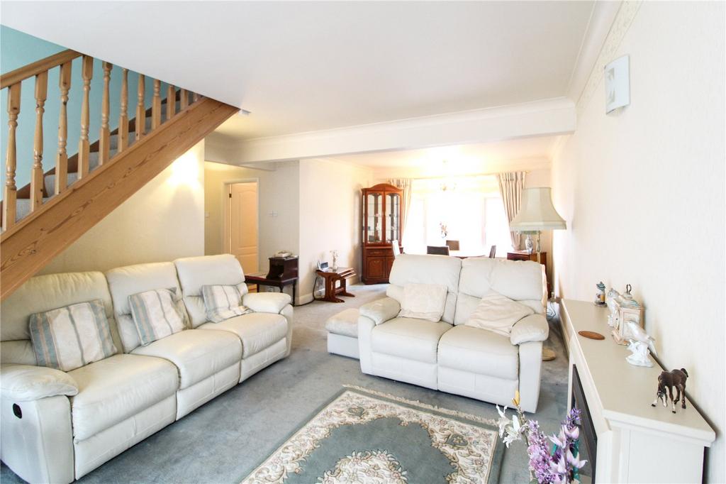 Moor Park Gardens, LeighonSea, Essex, SS9 3 bed bungalow for sale £400,000