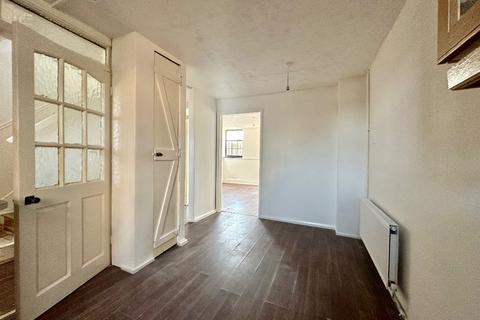 6 Coltsfoot Path, Romford, RM3 8BH