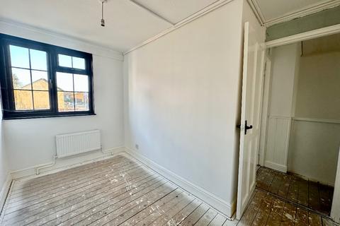 6 Coltsfoot Path, Romford, RM3 8BH