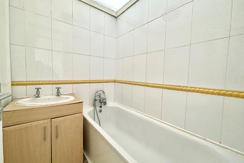 6 Coltsfoot Path, Romford, RM3 8BH