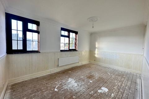 6 Coltsfoot Path, Romford, RM3 8BH