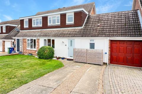 3 bedroom semi-detached house for sale - Greengage Rise, Royston SG8