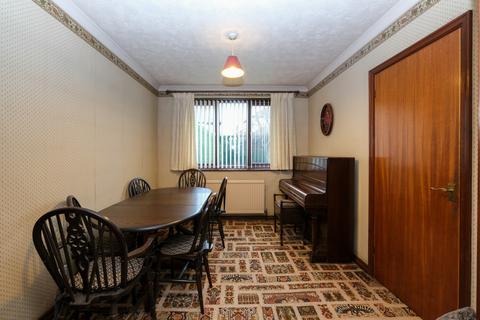 24 Barcroft Grove, Yeadon, Leeds, LS19 7XZ