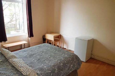 Flat share to rent, Chichele Road