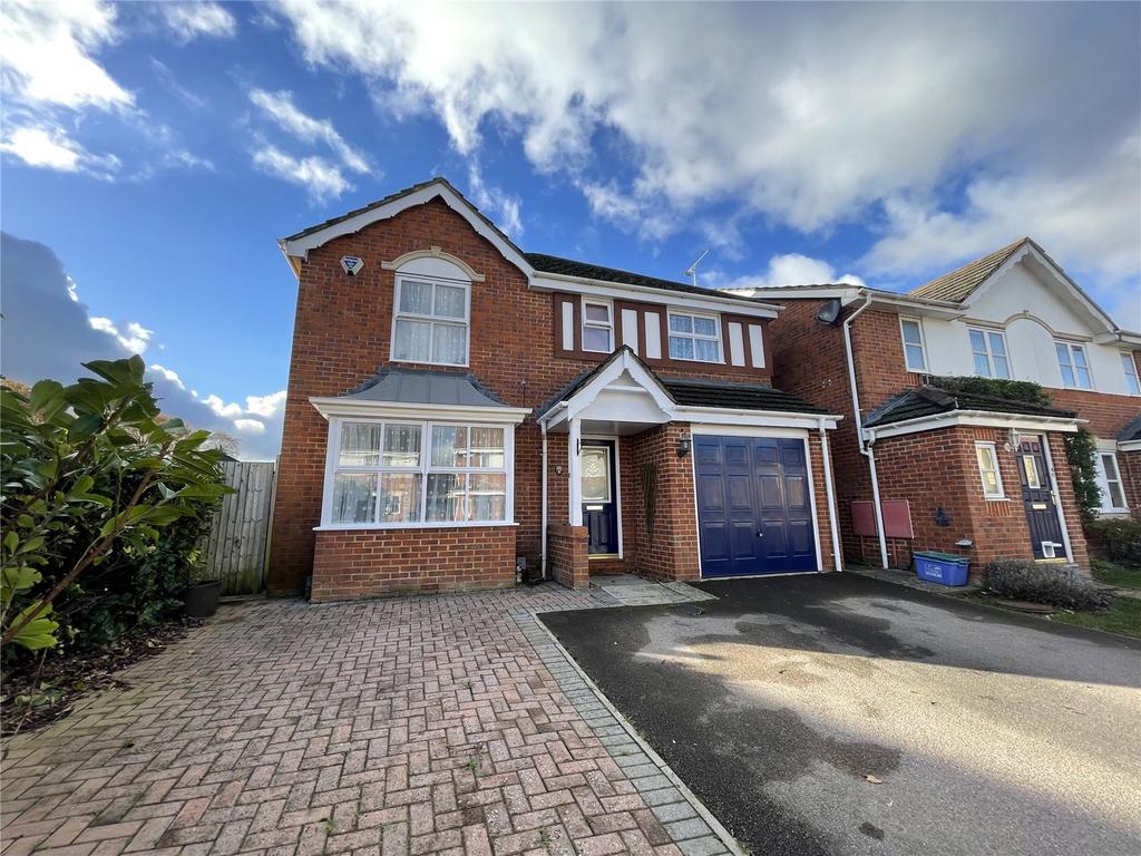 Ash Vale GU12 4 bed detached house for sale £500,000