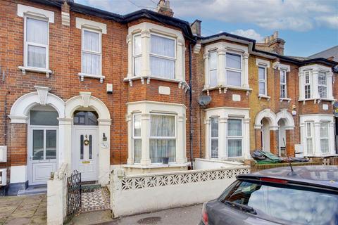 4 bedroom terraced house for sale - Wood Street, London E17