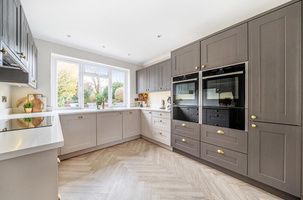 Chiltley Way, Liphook, Hampshire, GU30 4 bed detached house for sale