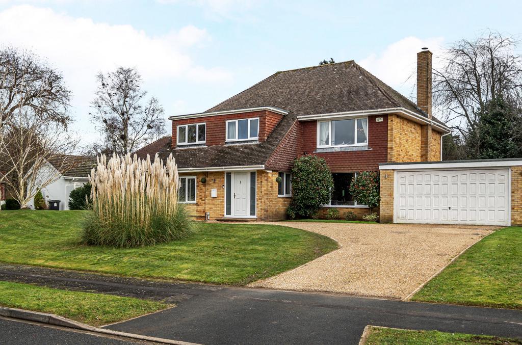 Chiltley Way, Liphook, Hampshire, GU30 4 bed detached house for sale