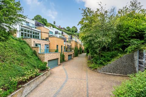 4 bedroom townhouse for sale, Chantry Quarry, Guildford, Surrey, GU1.