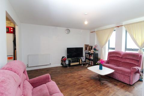 3 bedroom flat for sale, City House, London Road