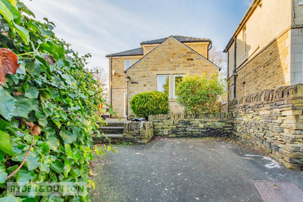 Churchfields Road, Brighouse, West Yorkshire, HD6 4 bed detached house
