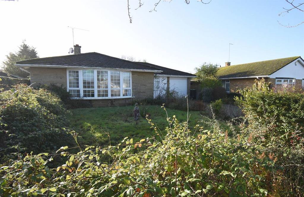 Woodvale Avenue, Chestfield, Whitstable 3 bed semidetached bungalow for sale £525,000