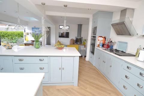 2 Pier Avenue, Whitstable, CT5 2HH