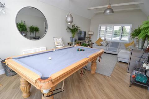 2 Pier Avenue, Whitstable, CT5 2HH