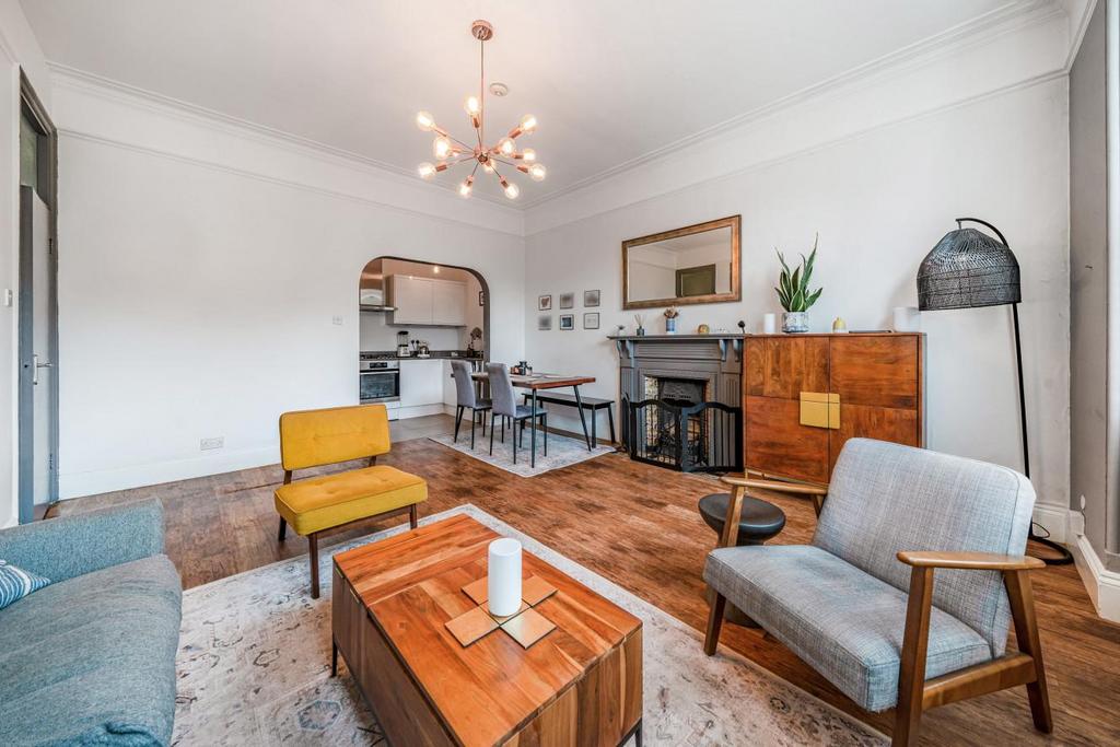 Keswick Road, Putney 2 bed flat for sale £570,000