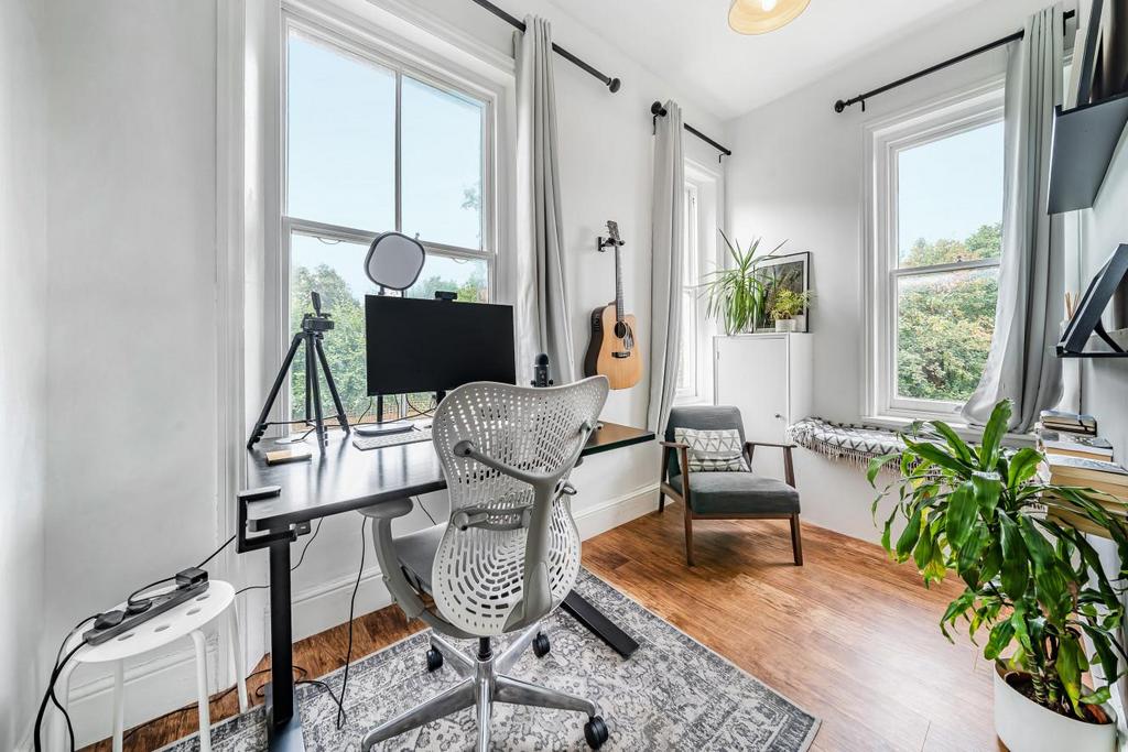 Keswick Road, Putney 2 bed flat for sale £570,000