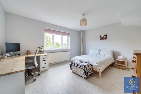 1a Phillida Road, Romford, RM3 0NH