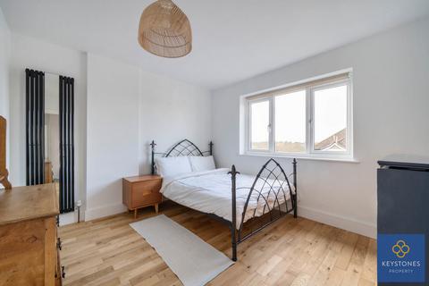 1a Phillida Road, Romford, RM3 0NH