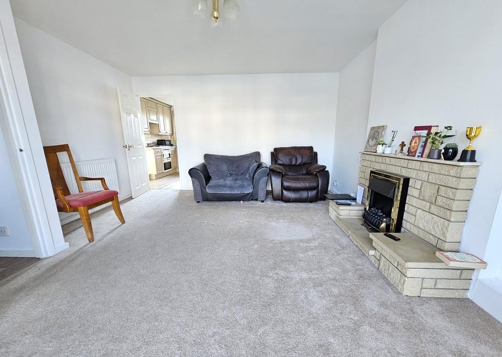 Bayard Brow, Brackley 3 bed semidetached house for sale £300,000