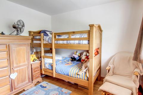 22 Ashdown Drive, Crawley, RH10 5HB