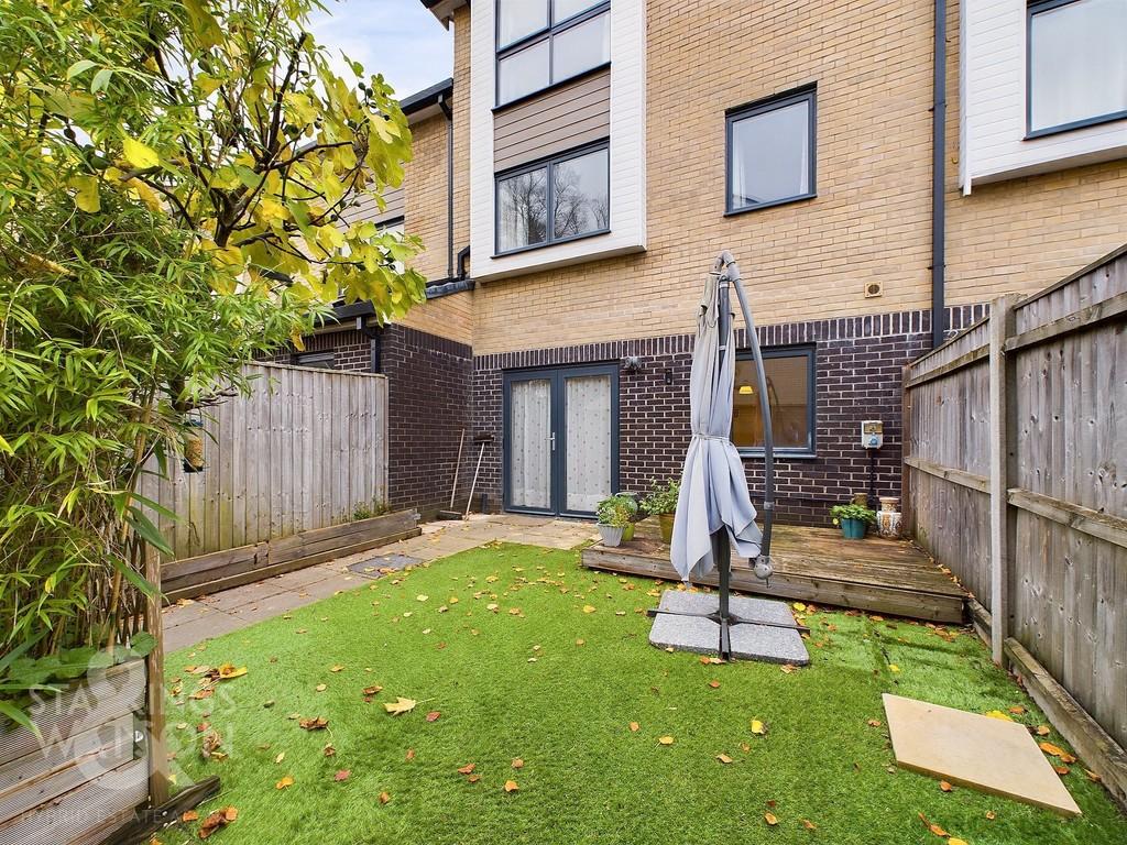 St. Saviours Lane, Norwich 3 bed townhouse for sale £365,000