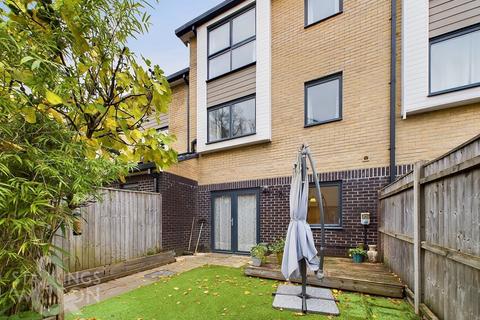 3 bedroom townhouse for sale - St. Saviours Lane, Norwich
