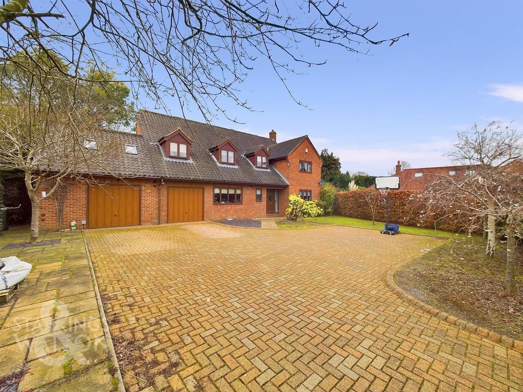 Snowberry Close, Taverham, Norwich 5 bed detached house for sale £685,000