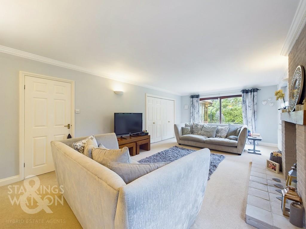 Snowberry Close, Taverham, Norwich 5 bed detached house for sale £685,000