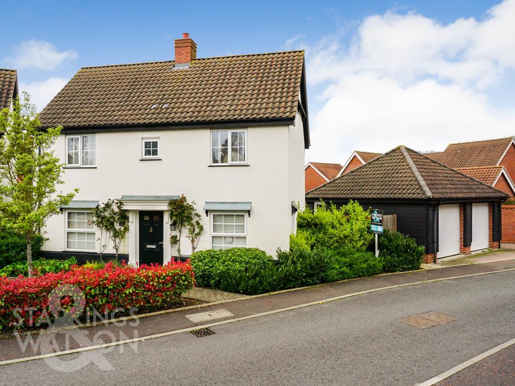 Brownes Grove, Loddon, Norwich 3 bed detached house for sale £325,000
