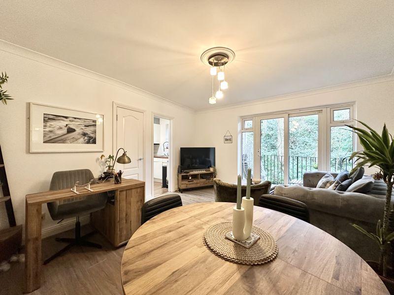 The Topiary, Poole BH14 2 bed apartment £220,000