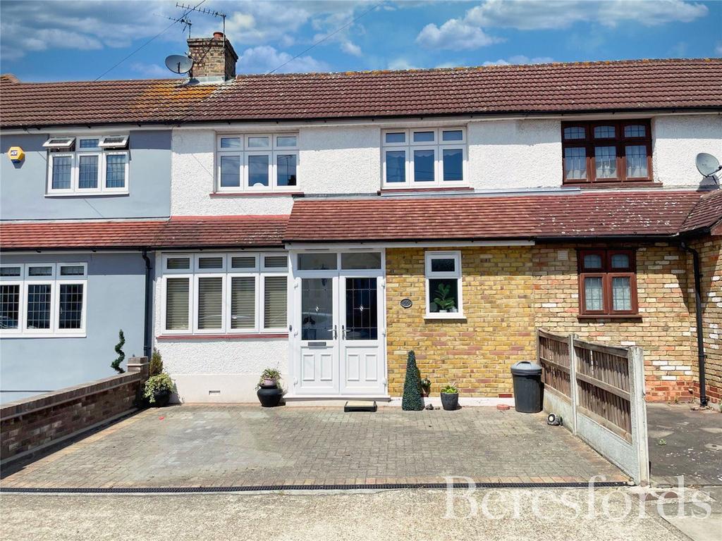 Bruce Avenue, Hornchurch, RM12 2 bed terraced house for sale £400,000