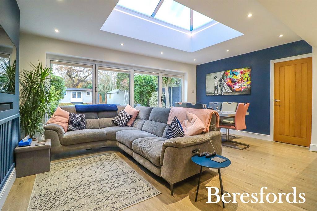 Marlborough Gardens, Upminster, RM14 4 bed semidetached house for sale