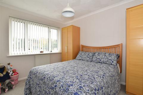 99 Brompton Farm Road, Strood, Rochester, ME2 3RF