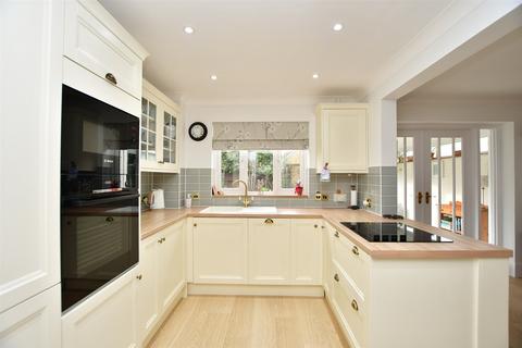 5 Sheppey Way, Iwade, Sittingbourne, ME9 8QY
