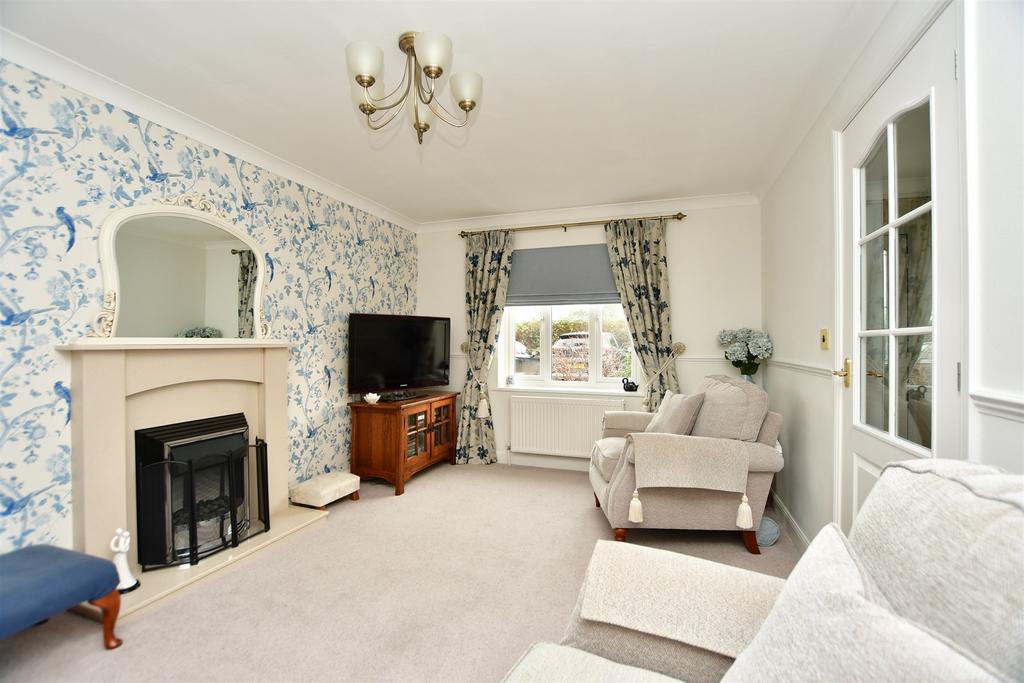 Sheppey Way, Iwade, Kent 3 bed semidetached house for sale £375,000