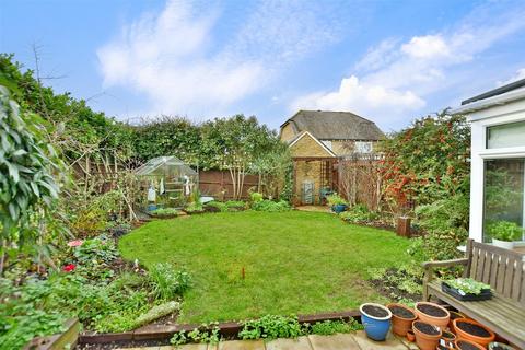 5 Sheppey Way, Iwade, Sittingbourne, ME9 8QY