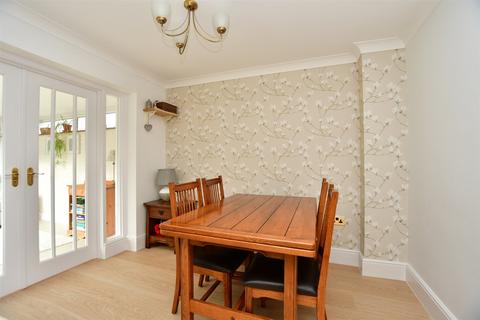 5 Sheppey Way, Iwade, Sittingbourne, ME9 8QY