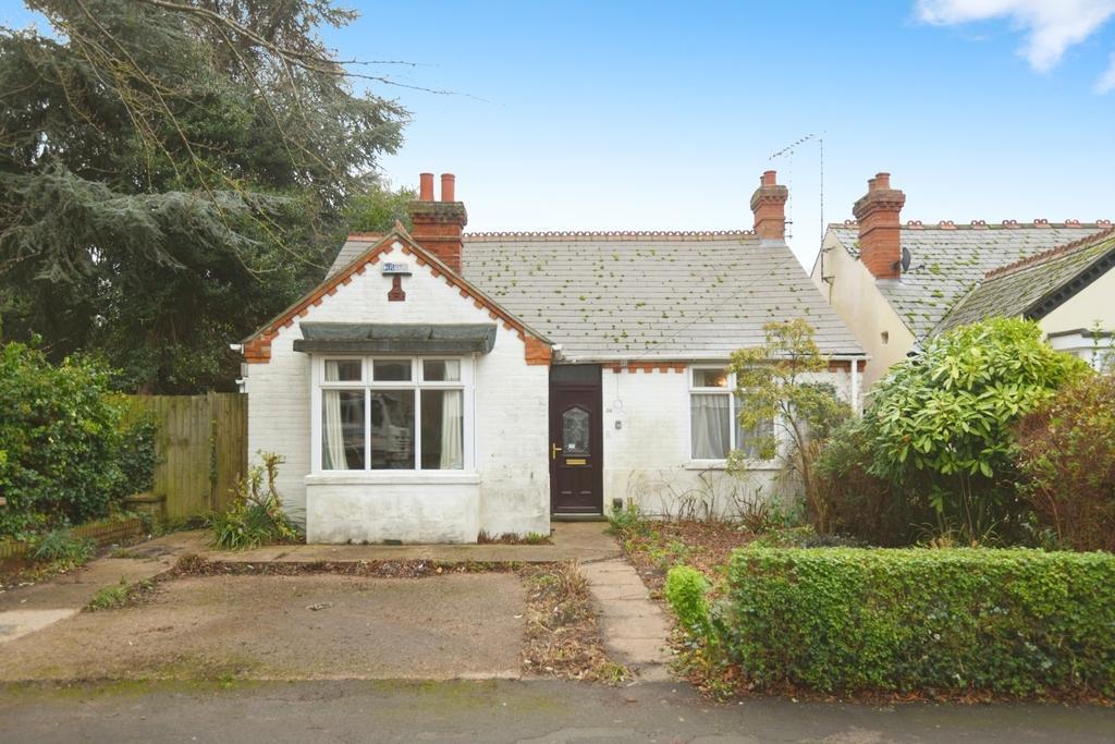 Clarkson Avenue, Wisbech, Cambs, PE13 2EQ 3 bed detached bungalow for