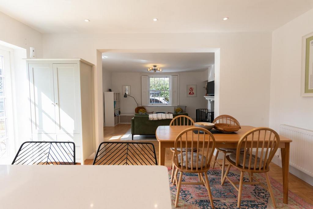 Kitchen dining