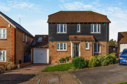 4 bedroom detached house for sale, Smallhythe Close, Bearsted, Maidstone