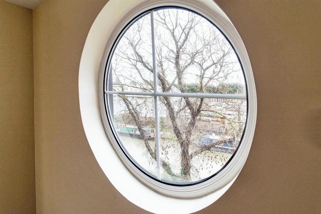 Feature Port Hole