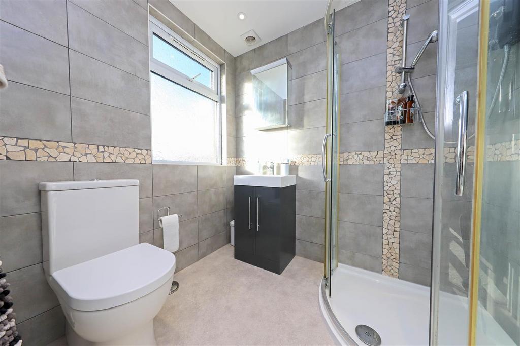 Nicholas james roiwan ave ensuite .jpg