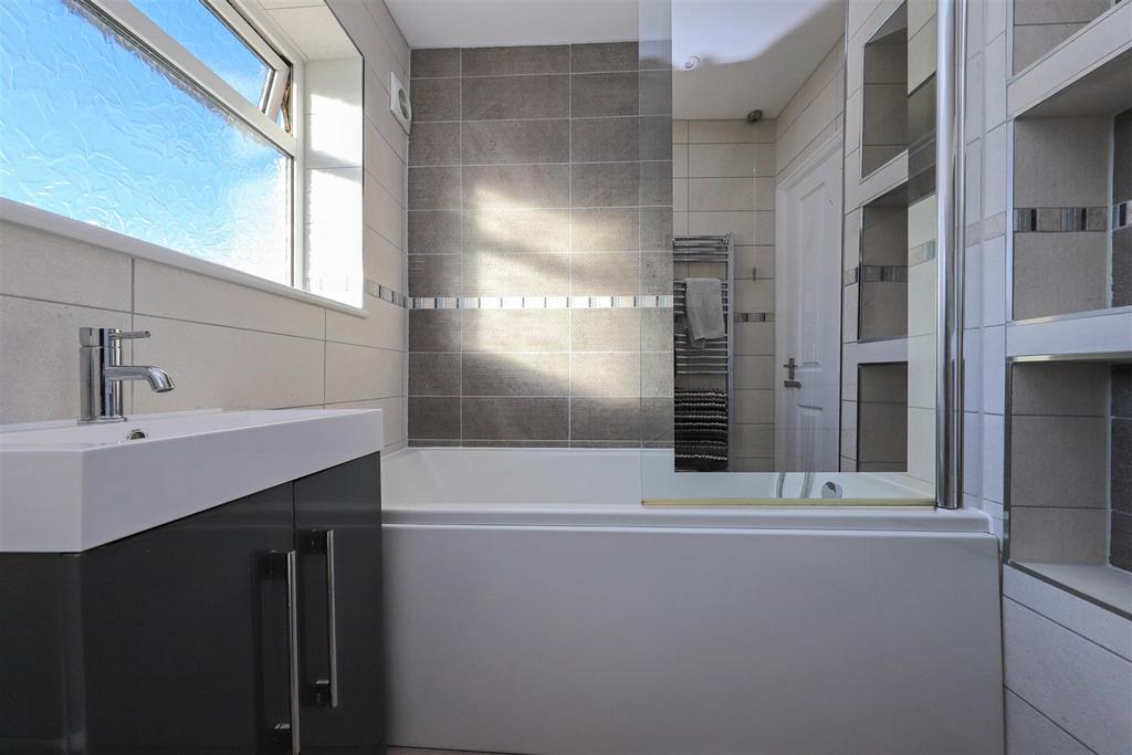 Nicholas james roiwan ave bathroom 1.jpg