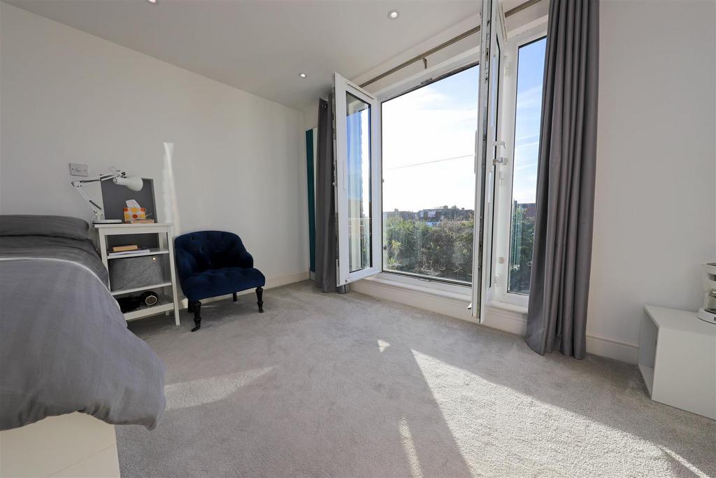 Nicholas james roiwan ave view juliet .jpg