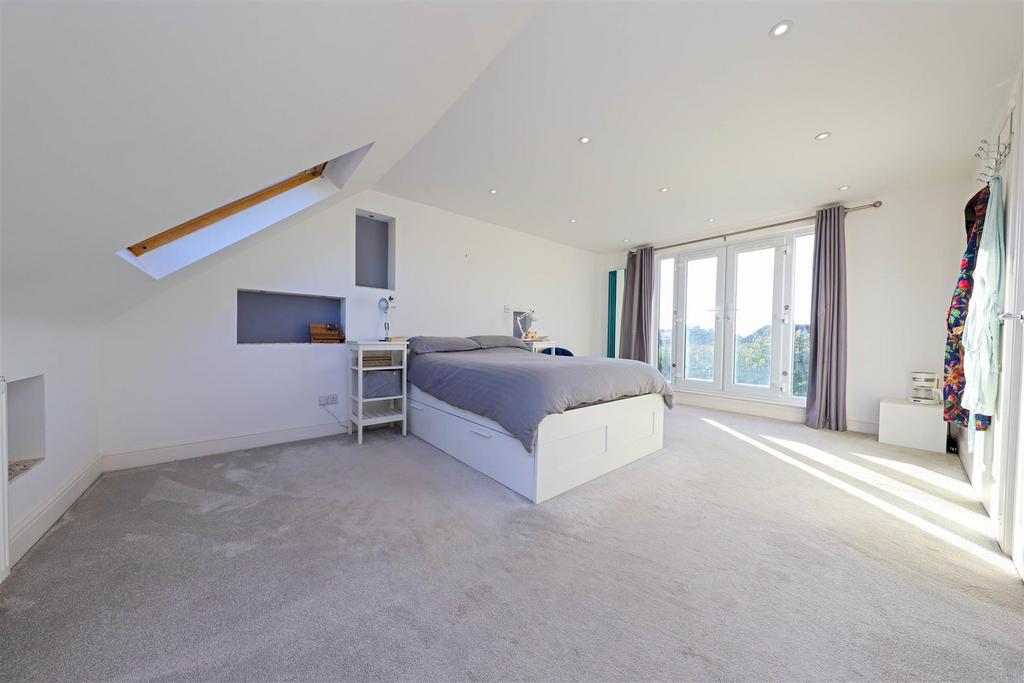 Nicholas james roiwan ave bed 1.jpg