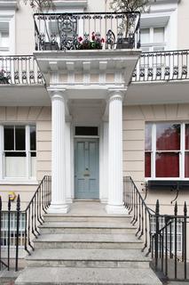 3 bedroom property for sale, Royal Crescent Holland Park