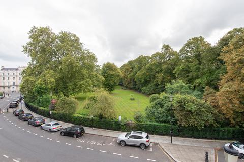 3 bedroom property for sale, Royal Crescent Holland Park