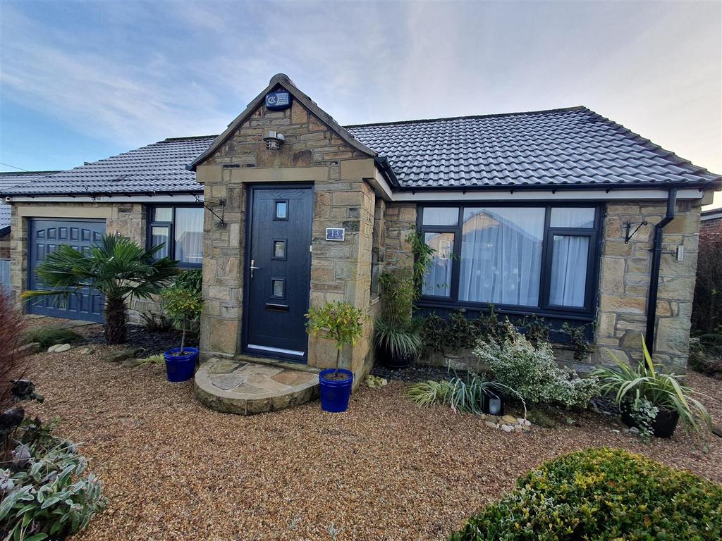 Croft Drive, Honley, Holmfirth 2 bed detached bungalow for sale £360,000