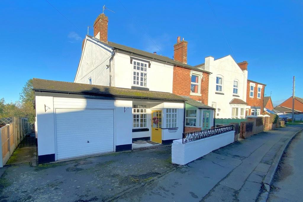 Lionfields Road, Cookley, Kidderminster, DY10 2 bed end of terrace